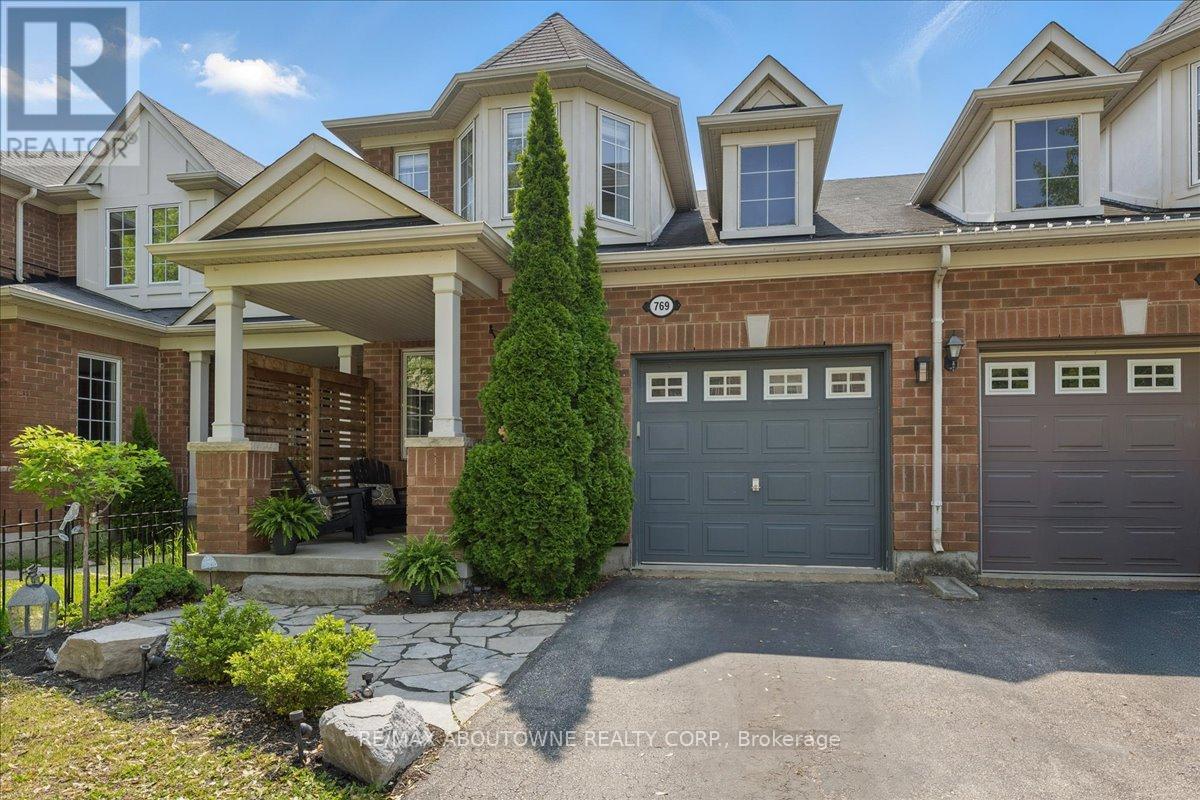 769 Shortreed Crescent, Milton, Ontario  L9T 0E8 - Photo 3 - W12198973