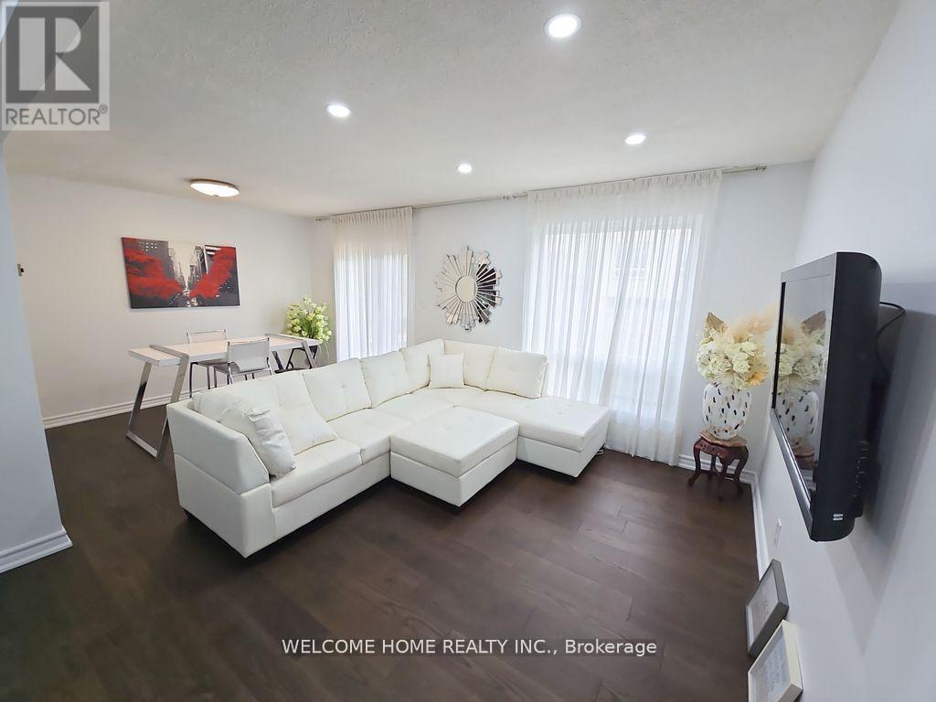 49 Carleton Place, Brampton (Bramalea West Industrial), Ontario  L6T 3Z4 - Photo 2 - W12199000