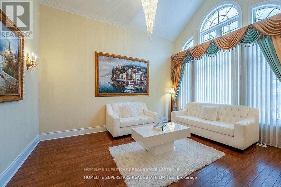 21 Upperlinks Drive, Brampton, Ontario  L6P 2T9 - Photo 6 - W12199008