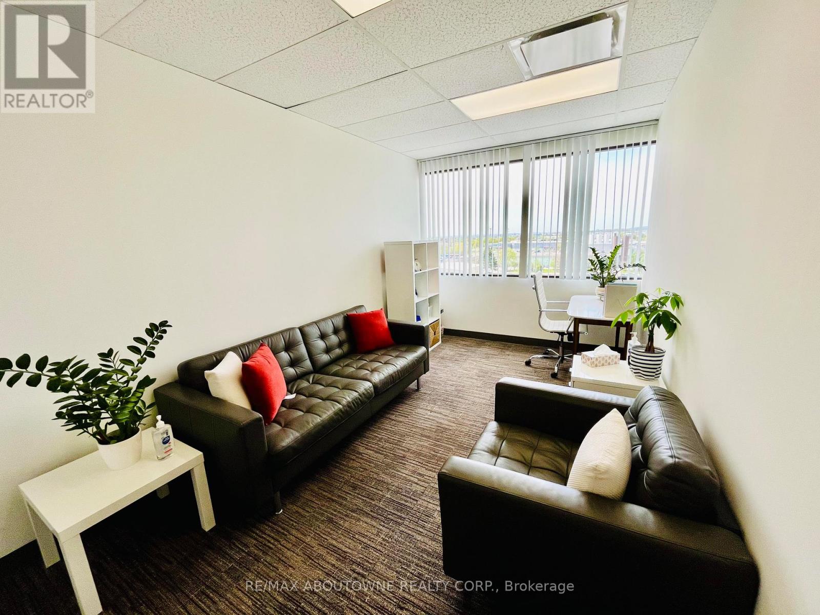 601 - 700 Dorval Drive, Oakville, Ontario  L6K 3V7 - Photo 5 - W12199059