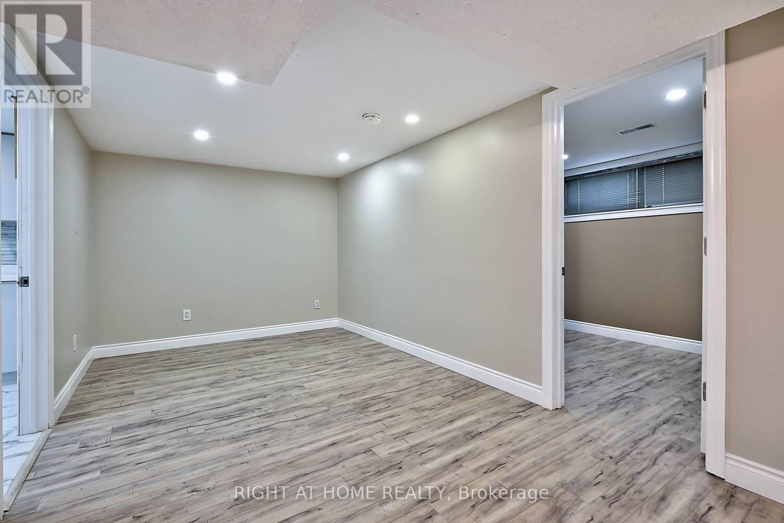 3185 Heathfield Drive, Burlington, Ontario  L7M 1E1 - Photo 25 - W12199079