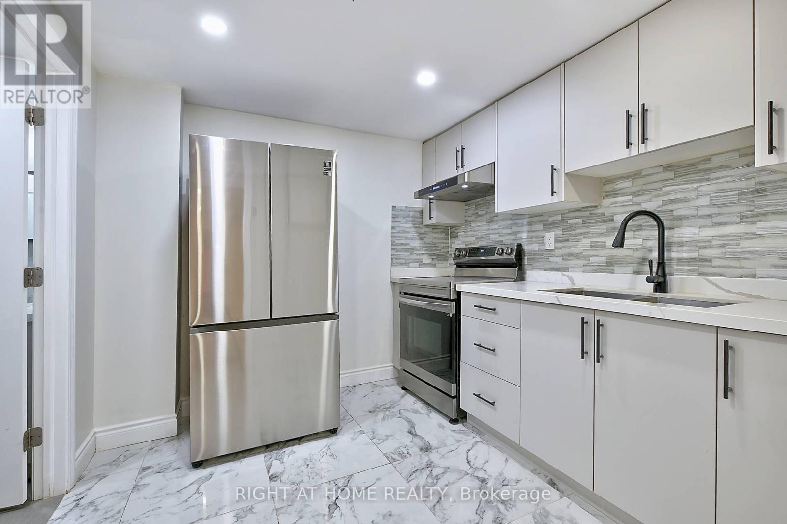 3185 Heathfield Drive, Burlington, Ontario  L7M 1E1 - Photo 27 - W12199079