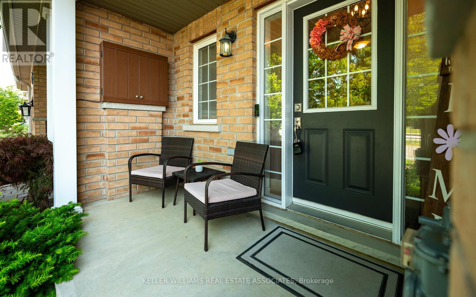 82 Goldham Way, Halton Hills, Ontario  L7G 0C8 - Photo 3 - W12199090