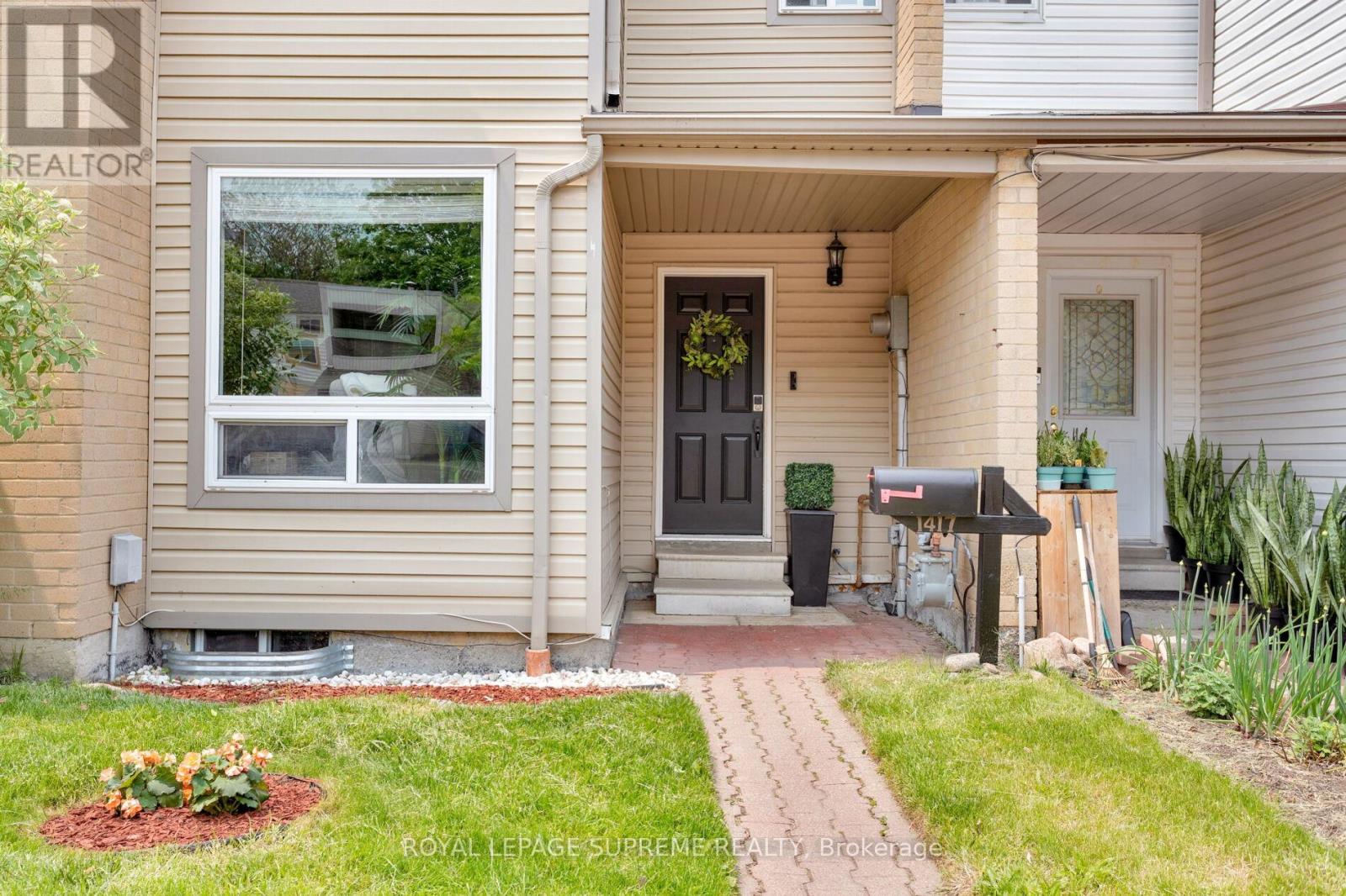 1417 Andros Boulevard, Mississauga, Ontario  L5J 4K2 - Photo 2 - W12199100