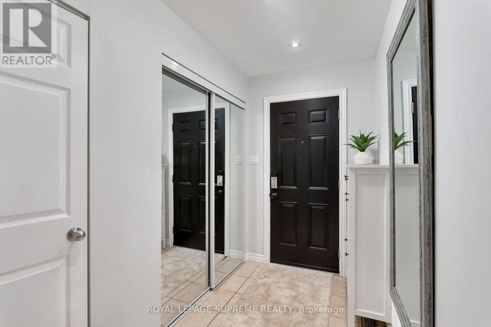 1417 Andros Boulevard, Mississauga, Ontario  L5J 4K2 - Photo 3 - W12199100