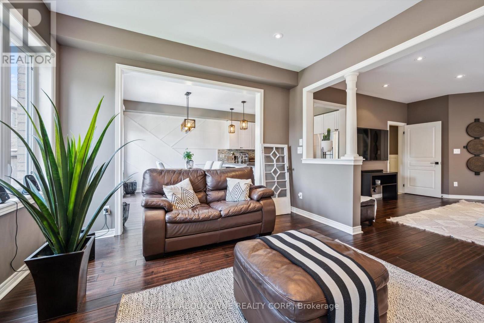 513 Charles Potter Lane, Oakville, Ontario  L6M 0P7 - Photo 10 - W12199105