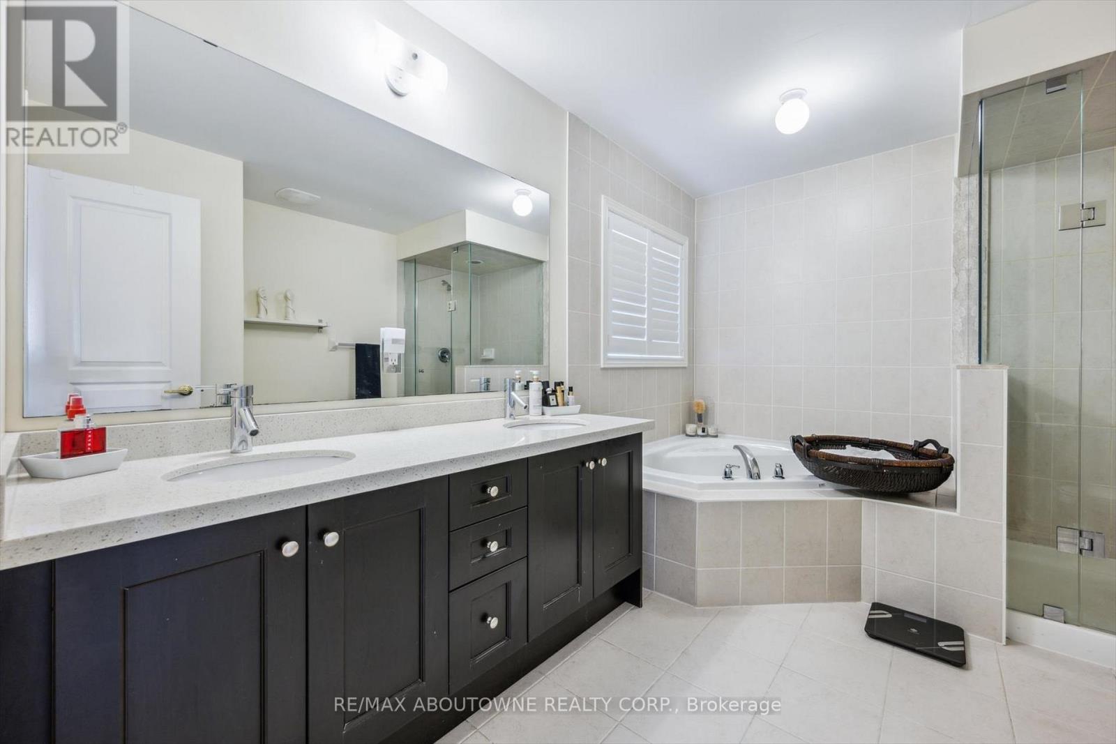513 Charles Potter Lane, Oakville, Ontario  L6M 0P7 - Photo 25 - W12199105