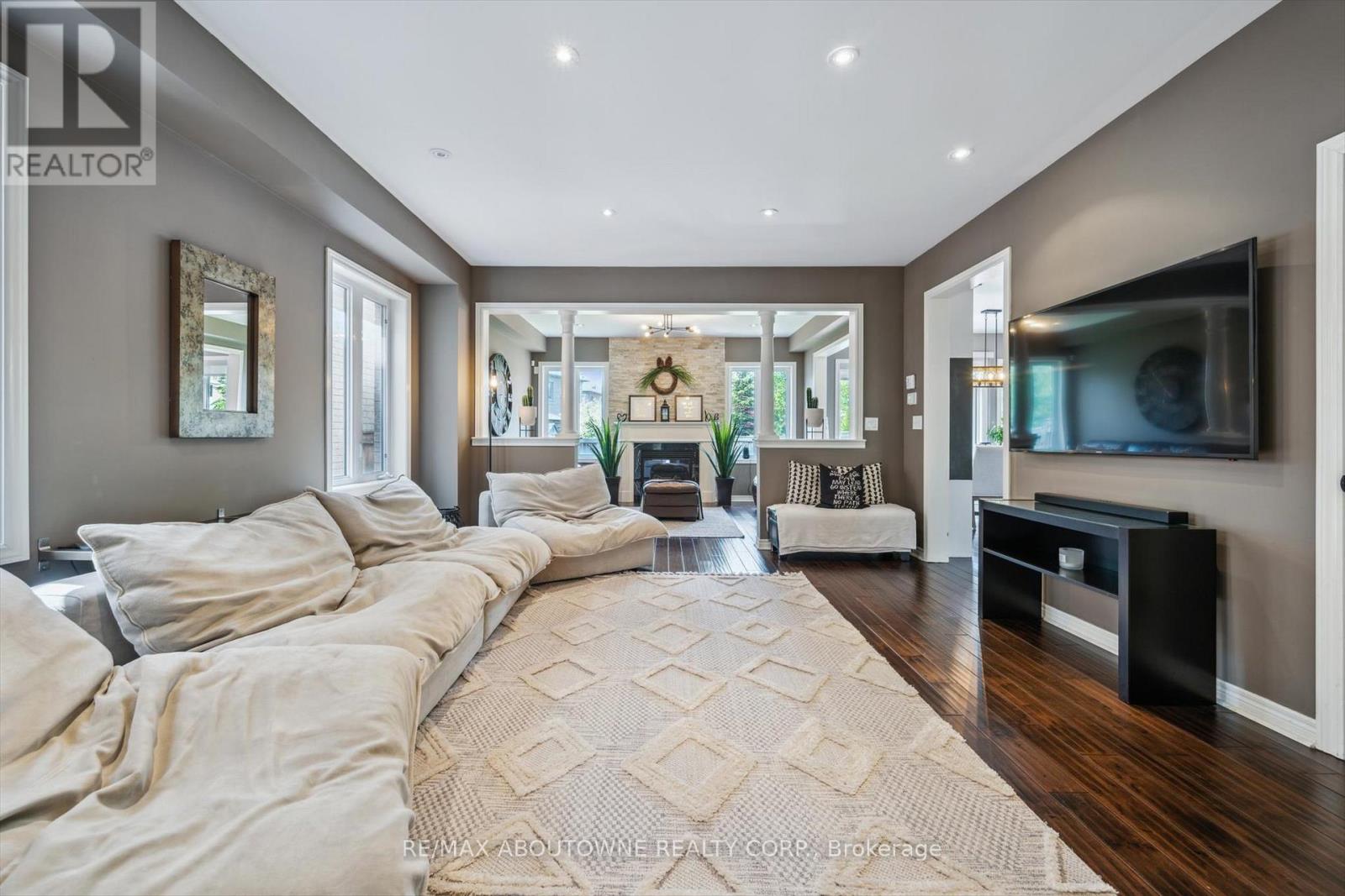 513 Charles Potter Lane, Oakville, Ontario  L6M 0P7 - Photo 7 - W12199105