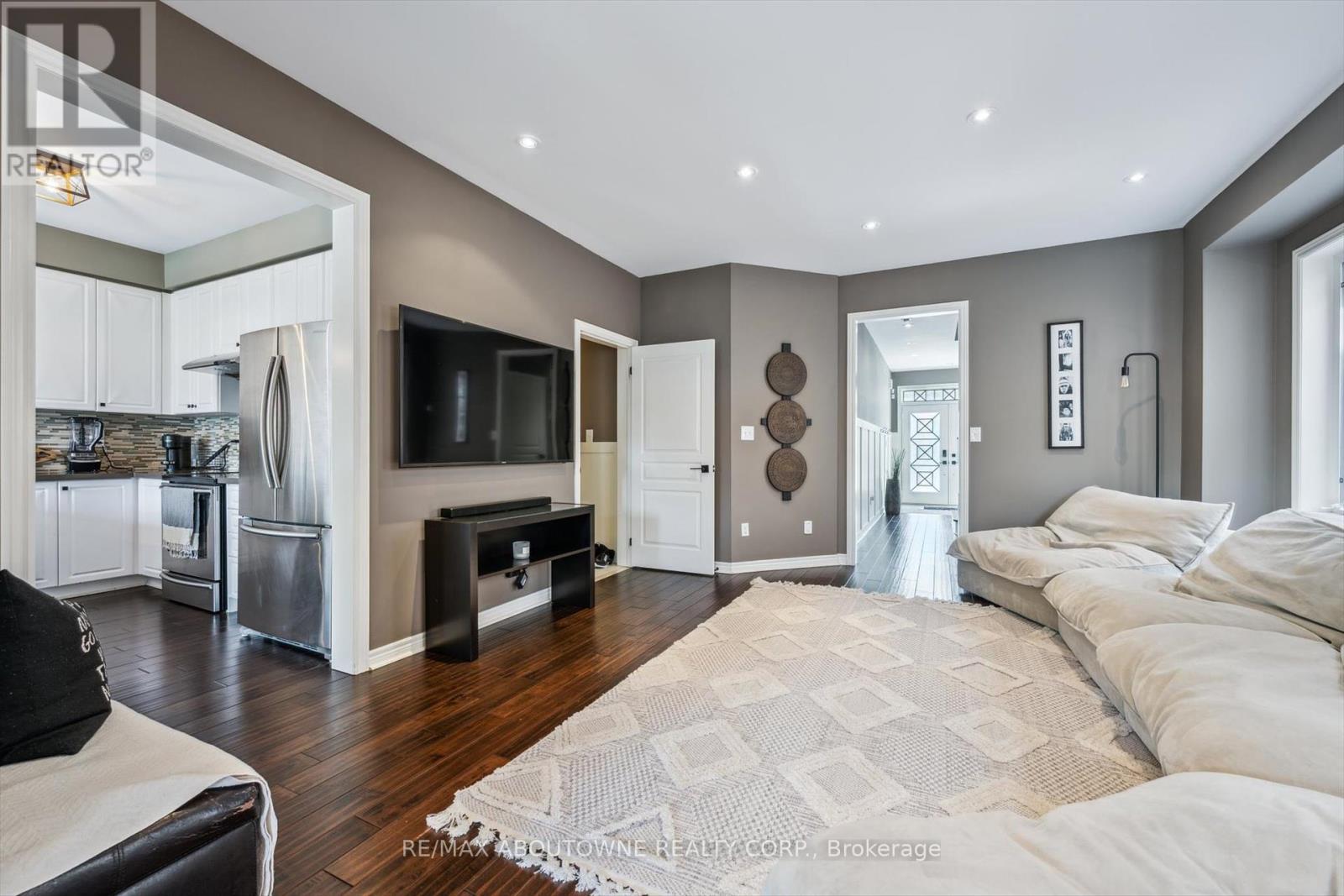513 Charles Potter Lane, Oakville, Ontario  L6M 0P7 - Photo 8 - W12199105