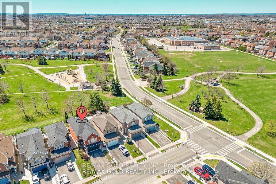 8 WILLOW PARK DRIVE, Brampton, Ontario