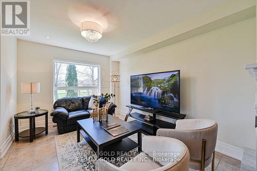 8 Willow Park Drive, Brampton, Ontario  L6R 2M9 - Photo 15 - W12199108