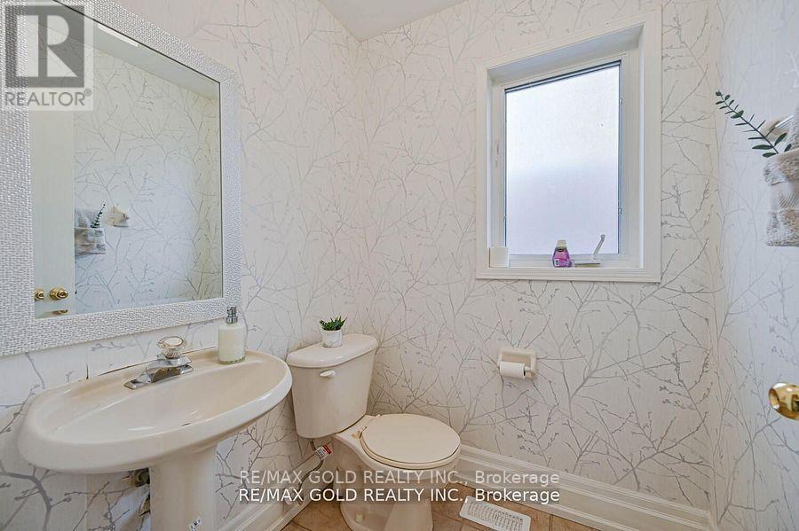 8 Willow Park Drive, Brampton, Ontario  L6R 2M9 - Photo 17 - W12199108