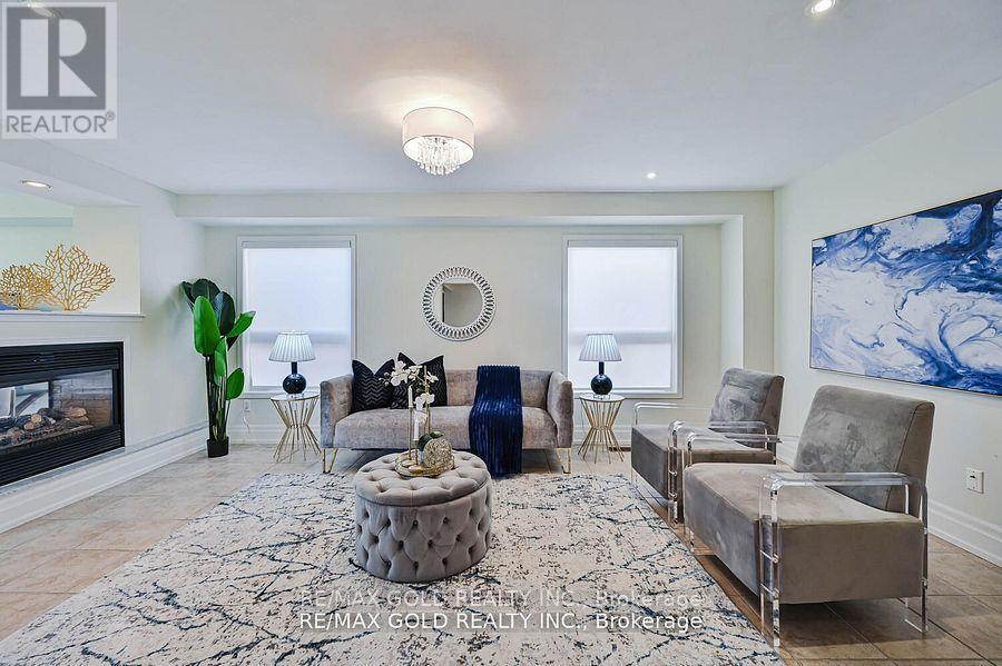 8 Willow Park Drive, Brampton, Ontario  L6R 2M9 - Photo 2 - W12199108