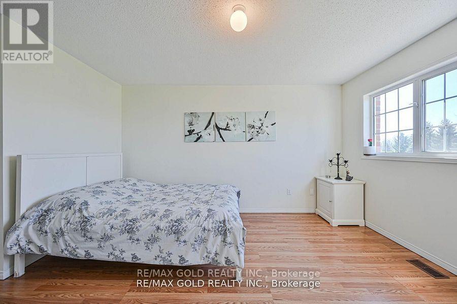 8 Willow Park Drive, Brampton, Ontario  L6R 2M9 - Photo 21 - W12199108