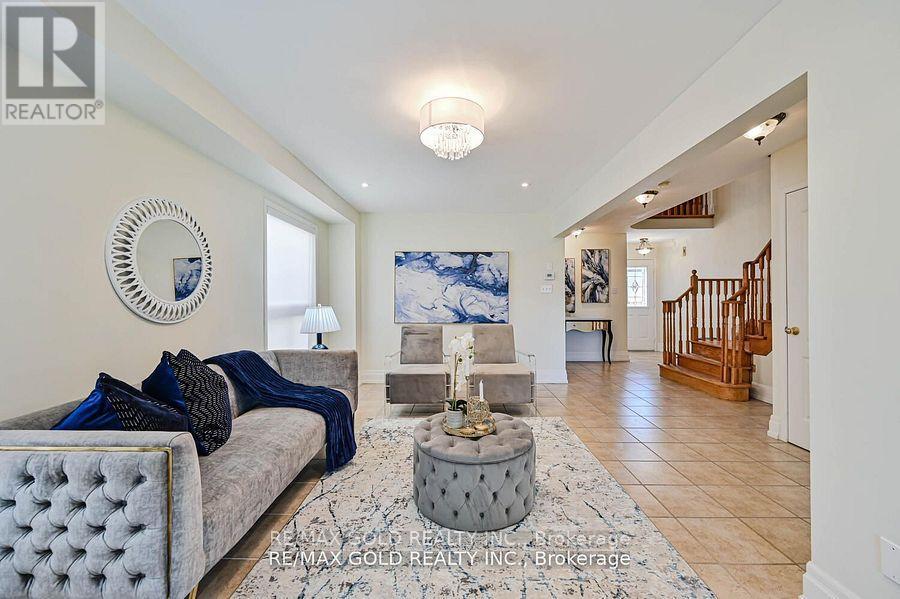 8 Willow Park Drive, Brampton, Ontario  L6R 2M9 - Photo 3 - W12199108
