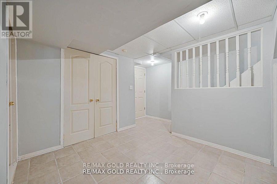 8 Willow Park Drive, Brampton, Ontario  L6R 2M9 - Photo 37 - W12199108