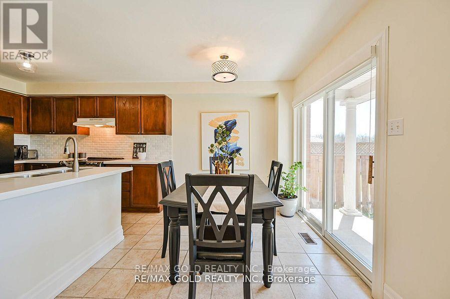 8 Willow Park Drive, Brampton, Ontario  L6R 2M9 - Photo 6 - W12199108