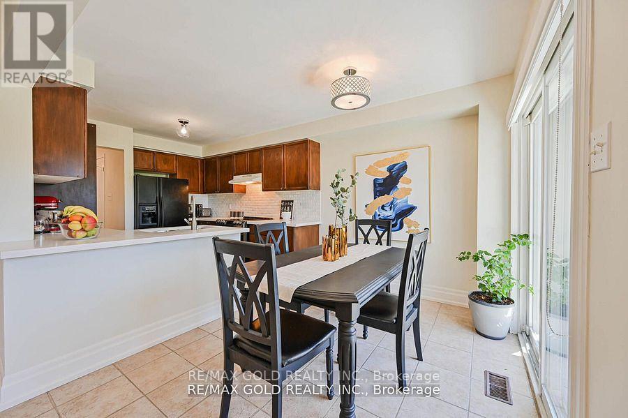 8 Willow Park Drive, Brampton, Ontario  L6R 2M9 - Photo 7 - W12199108