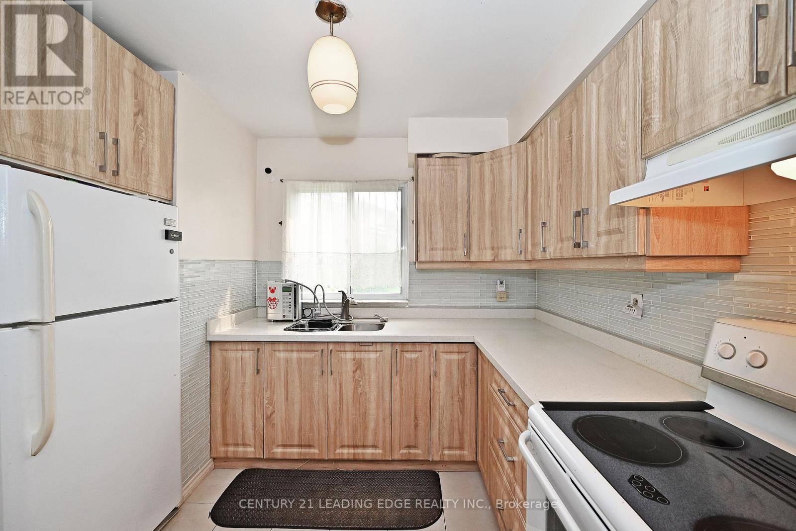60 - 2016 Martin Grove Road, Toronto, Ontario  M9V 4A3 - Photo 10 - W12199111