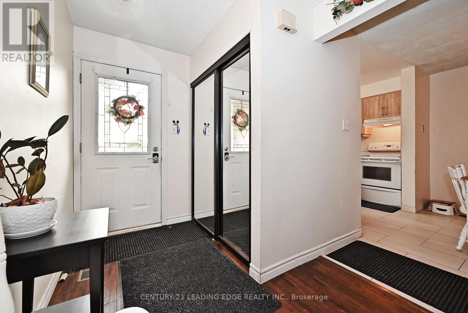 60 - 2016 Martin Grove Road, Toronto, Ontario  M9V 4A3 - Photo 6 - W12199111