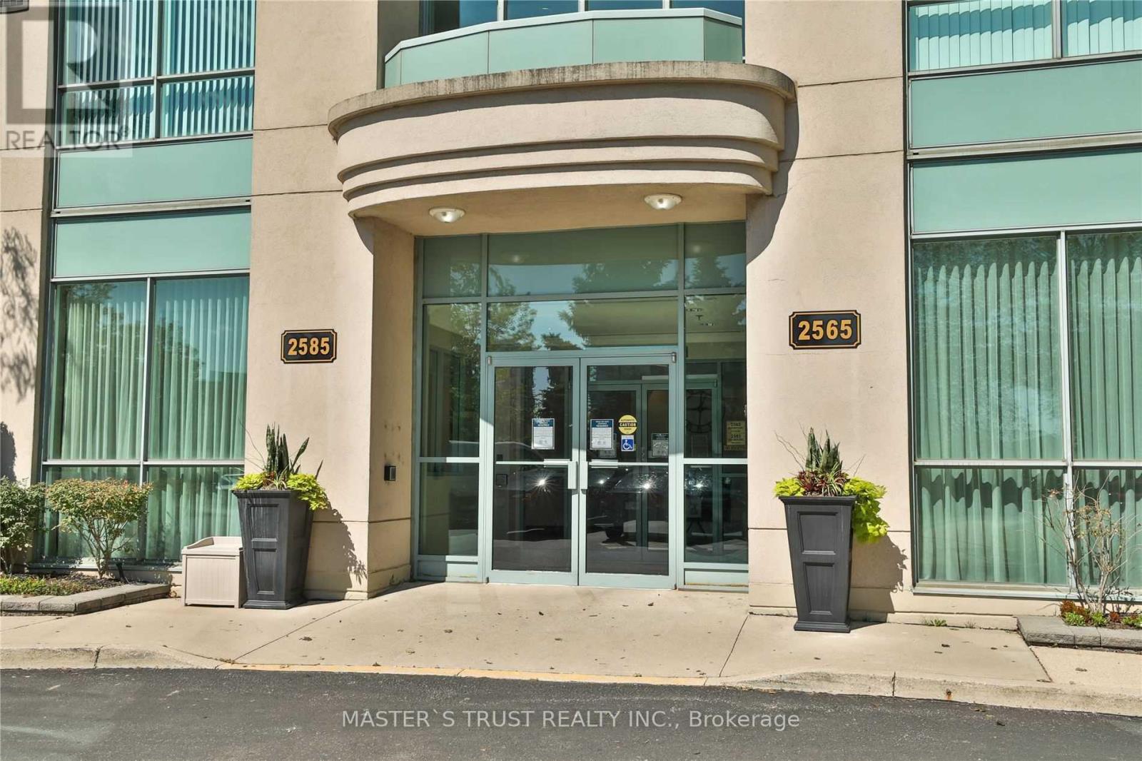 901 - 2585 Erin Centre Boulevard, Mississauga, Ontario  L5M 5Z2 - Photo 2 - W12199146