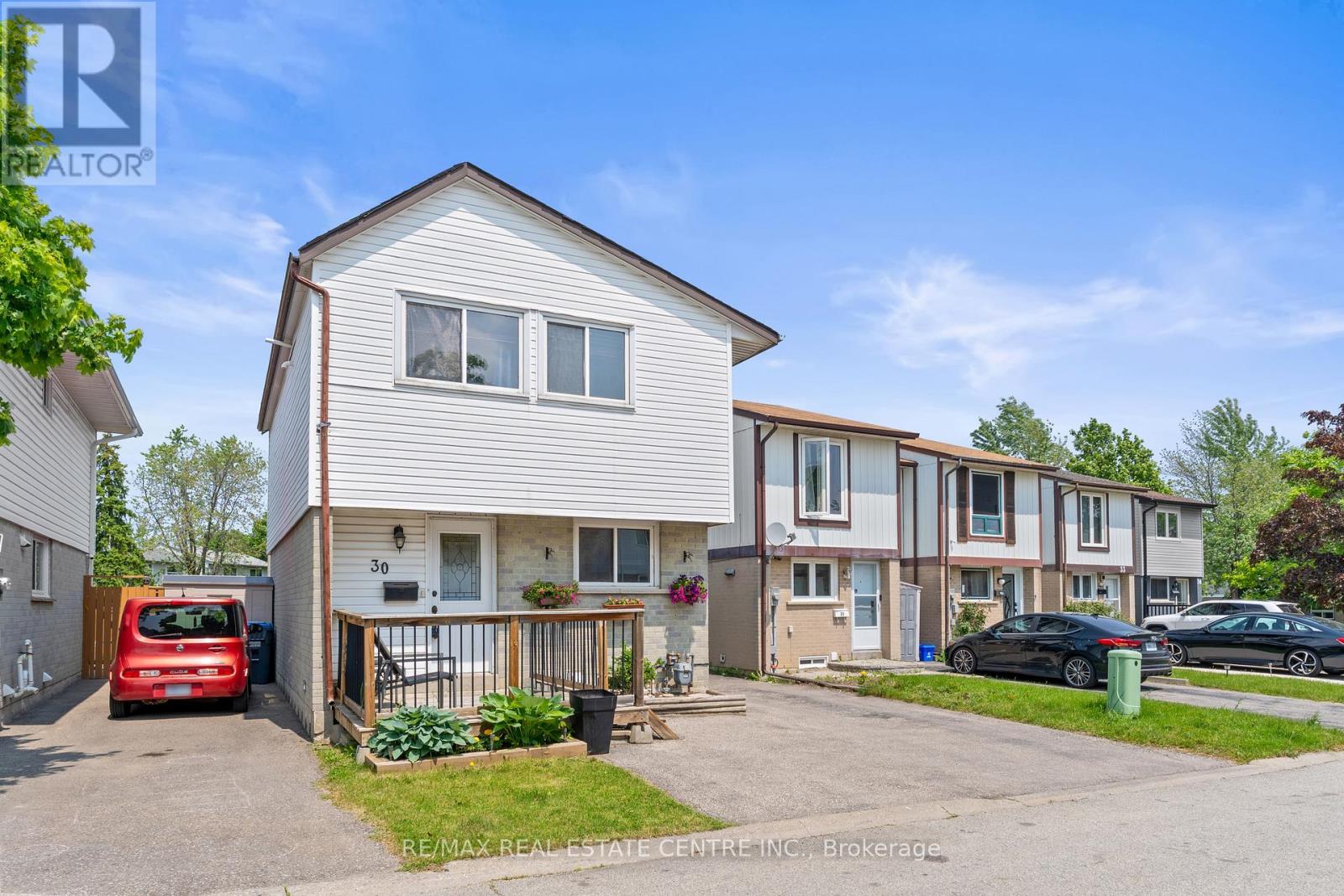 30 Gold Pine Court, Brampton, Ontario  L6S 2K6 - Photo 3 - W12199151