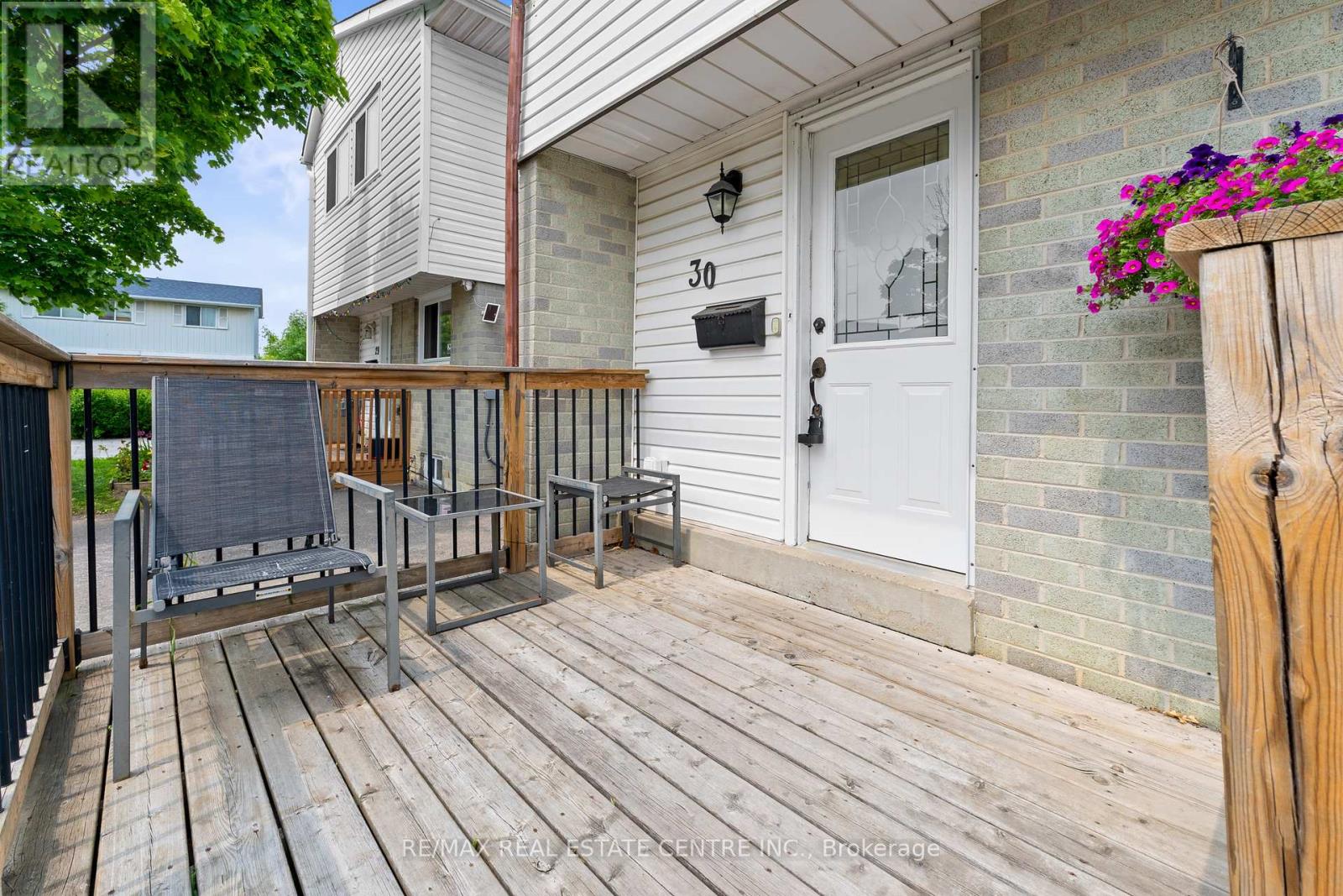 30 Gold Pine Court, Brampton, Ontario  L6S 2K6 - Photo 5 - W12199151