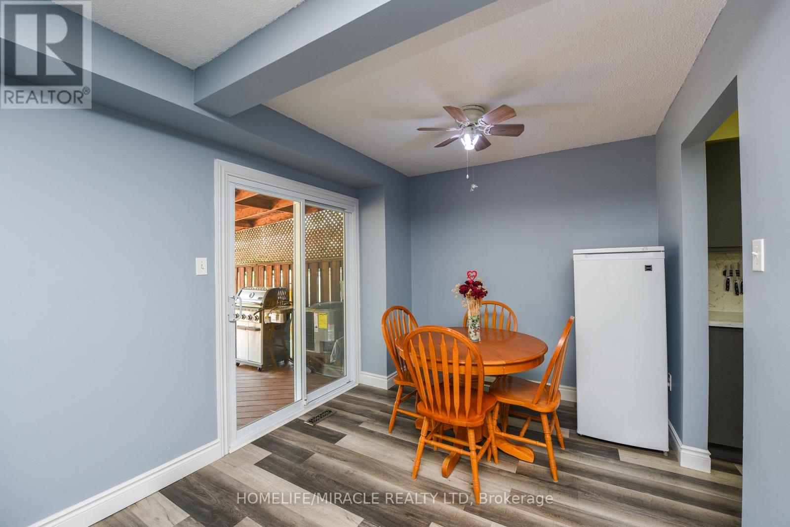 282 Royal Salisbury Way, Brampton, Ontario  L6V 3H4 - Photo 7 - W12199159
