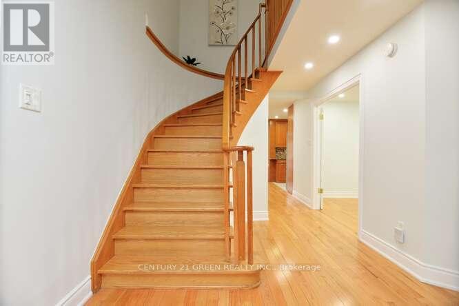 14 Smye Court, Brampton, Ontario  L6X 4B3 - Photo 3 - W12199162