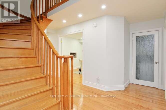 14 Smye Court, Brampton, Ontario  L6X 4B3 - Photo 5 - W12199162