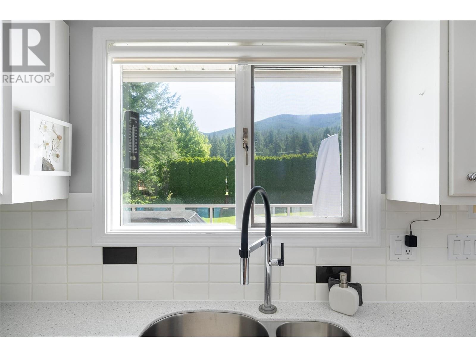 3429 Larch Drive, Spallumcheen, British Columbia  V4Y 0S8 - Photo 16 - 10350385