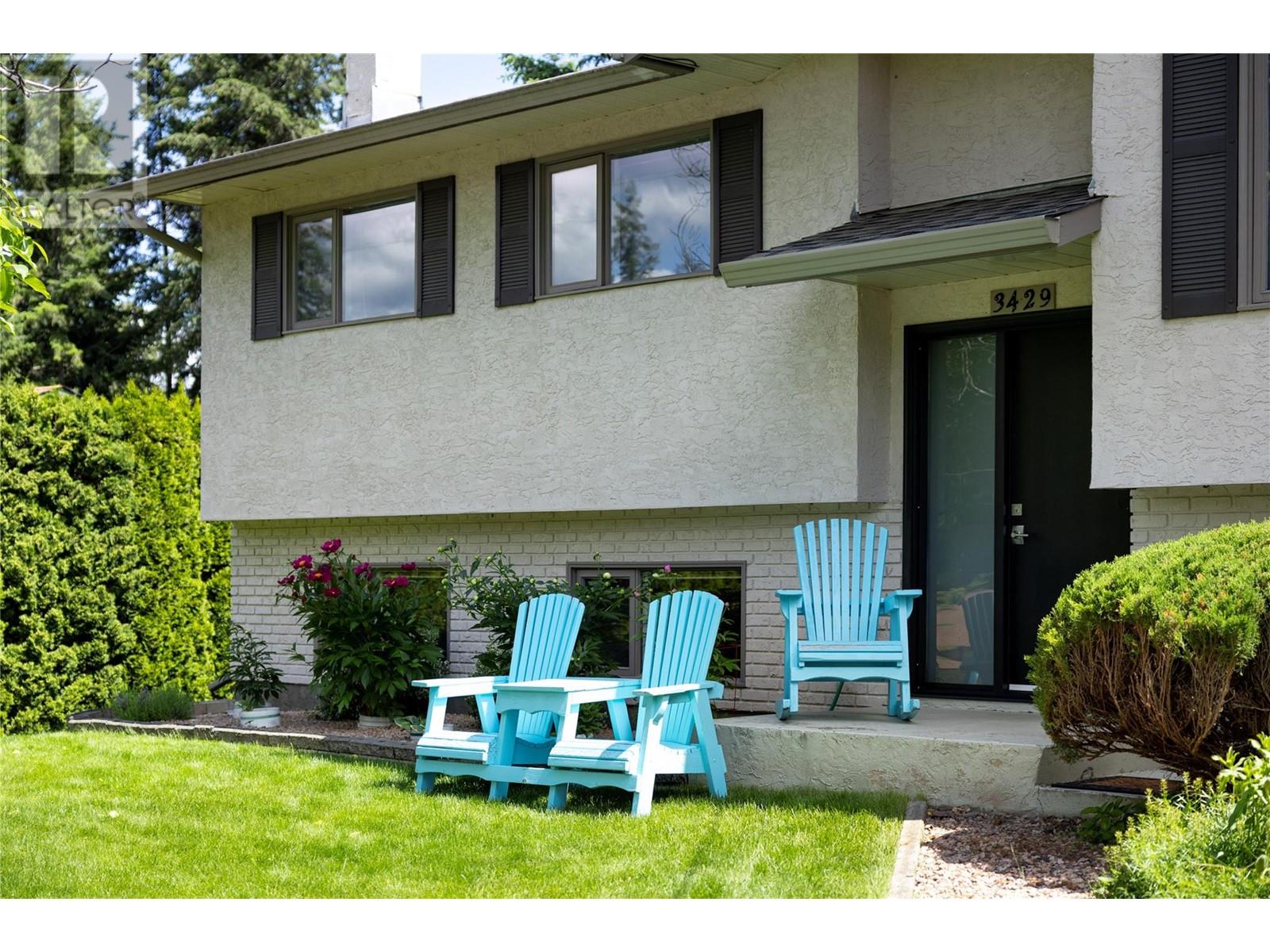3429 Larch Drive, Spallumcheen, British Columbia  V4Y 0S8 - Photo 2 - 10350385