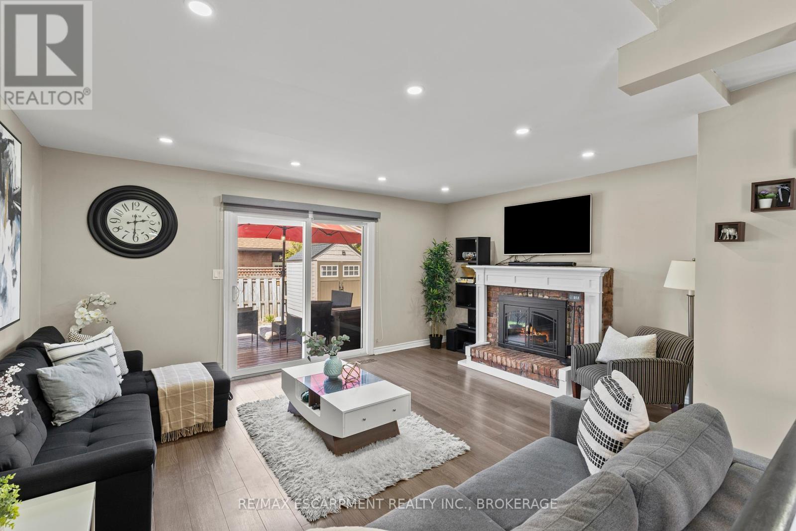 64 Athenia Drive, Hamilton (Stoney Creek Mountain), Ontario  L8J 1S7 - Photo 13 - X12199262