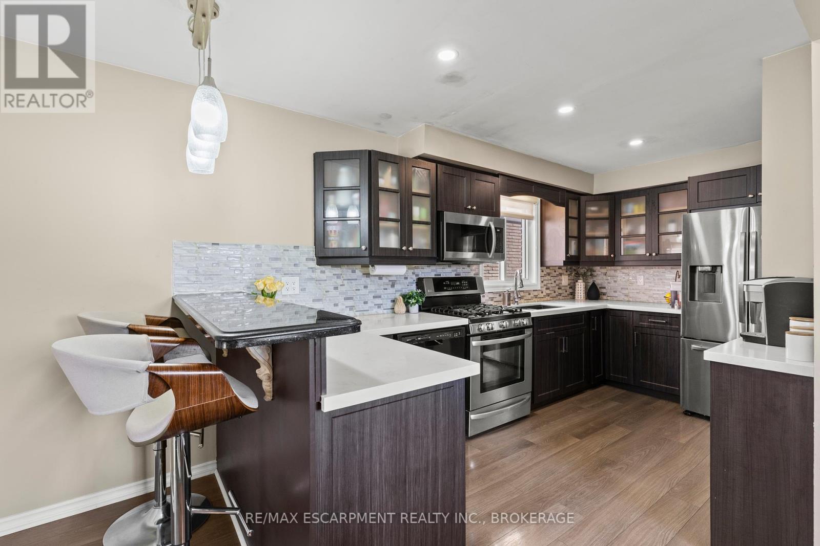 64 Athenia Drive, Hamilton, Ontario  L8J 1S7 - Photo 8 - X12199262