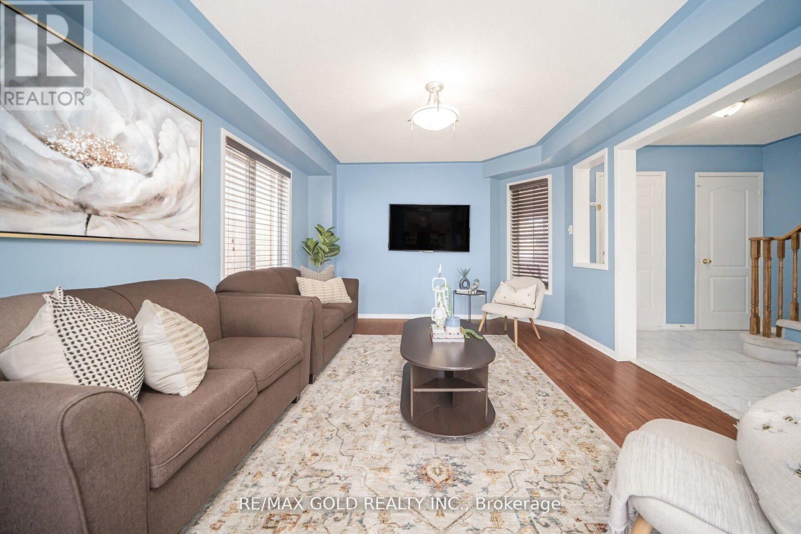 108 Black Forest Drive N, Brampton, Ontario  L6R 2E6 - Photo 3 - W12137617