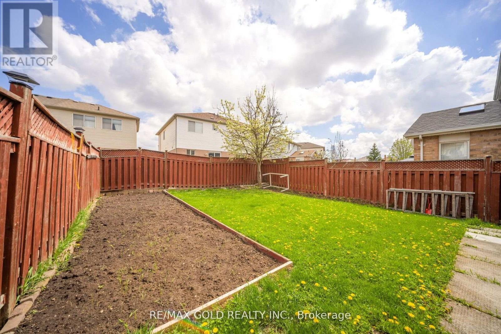 108 Black Forest Drive N, Brampton, Ontario  L6R 2E6 - Photo 36 - W12137617