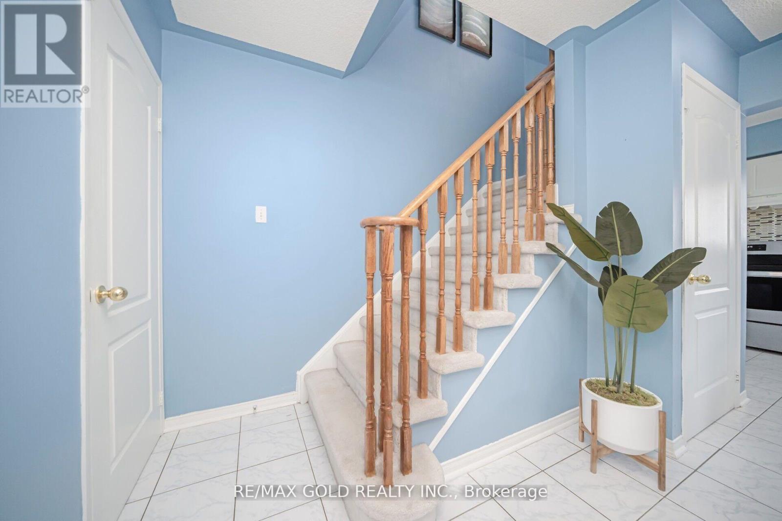 108 Black Forest Drive N, Brampton, Ontario  L6R 2E6 - Photo 8 - W12137617