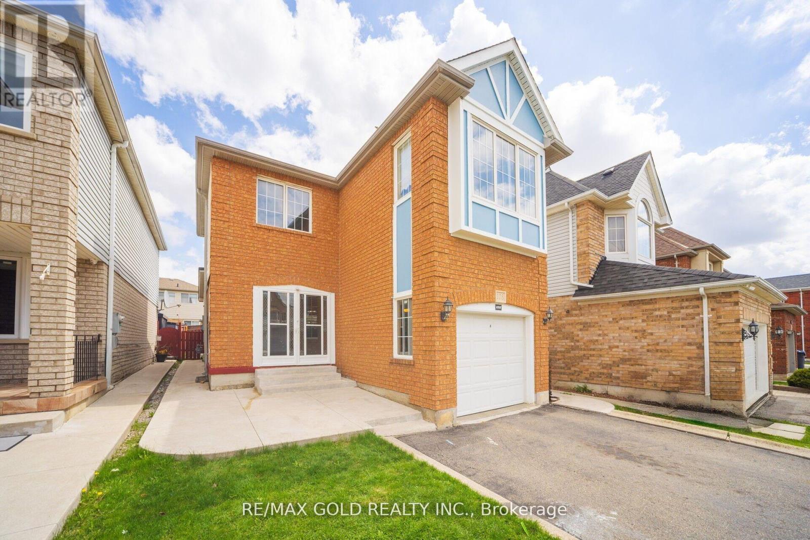 108 Black Forest Drive N, Brampton, Ontario  L6R 2E6 - Photo 2 - W12137617