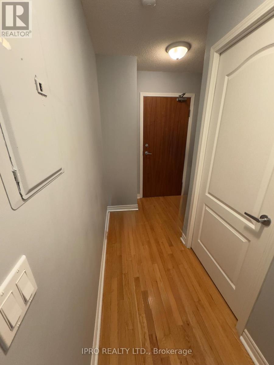 1502 - 33 Elm Drive, Mississauga, Ontario  L5B 4L2 - Photo 5 - W12189494