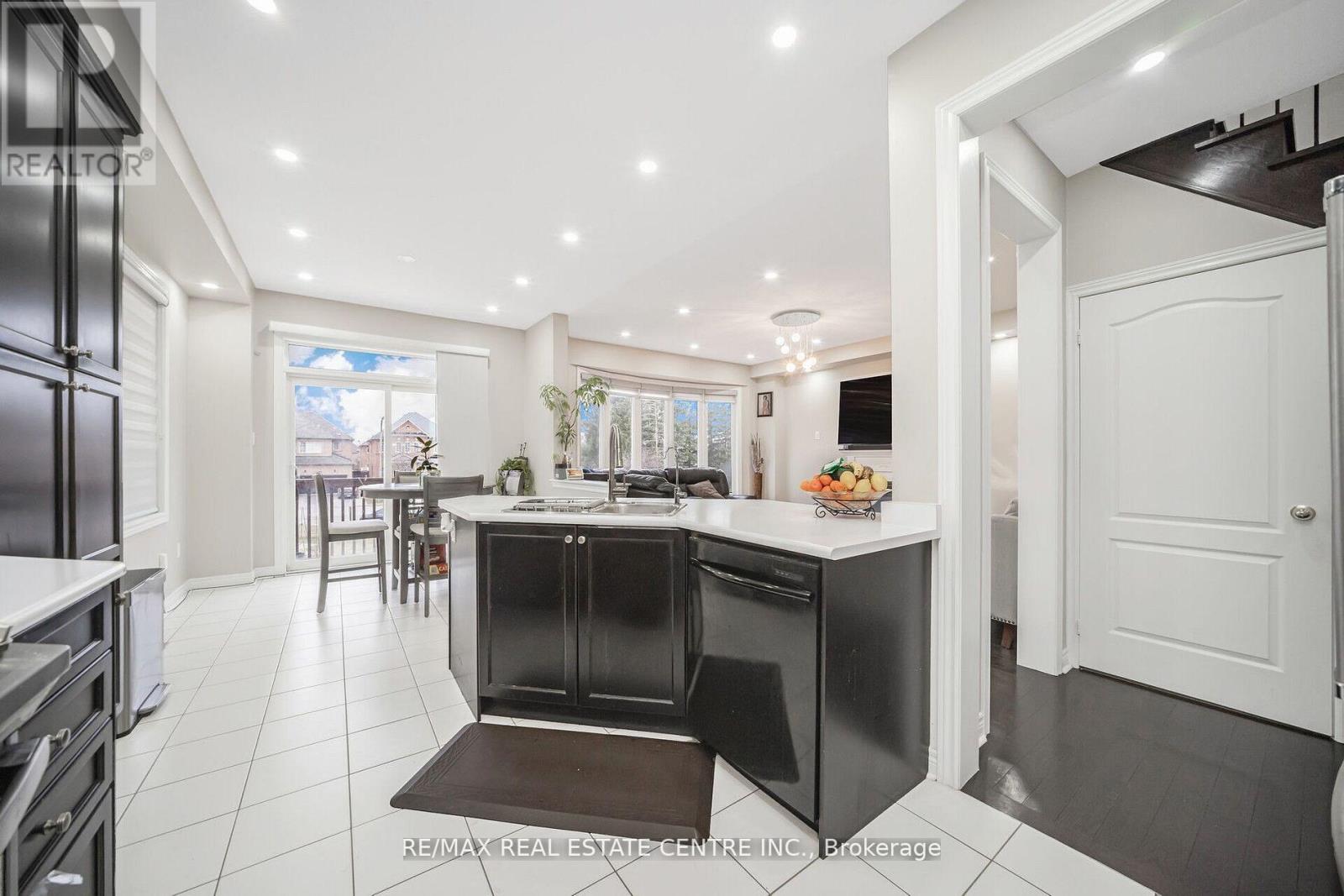 12 Torraville Street W, Brampton, Ontario  L6R 0Y5 - Photo 21 - W12104741