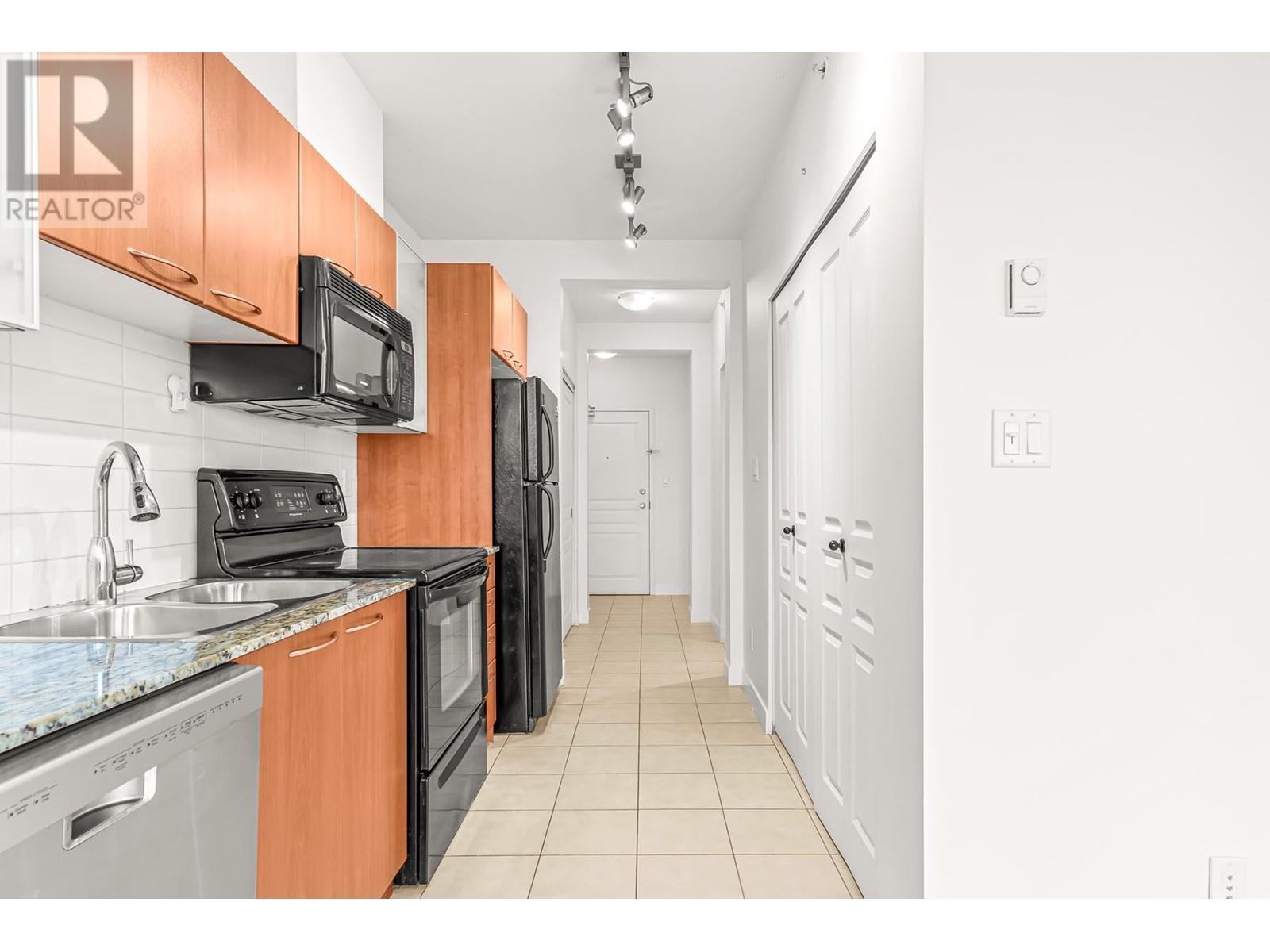 Property at 351 1432 KINGSWAY image 3