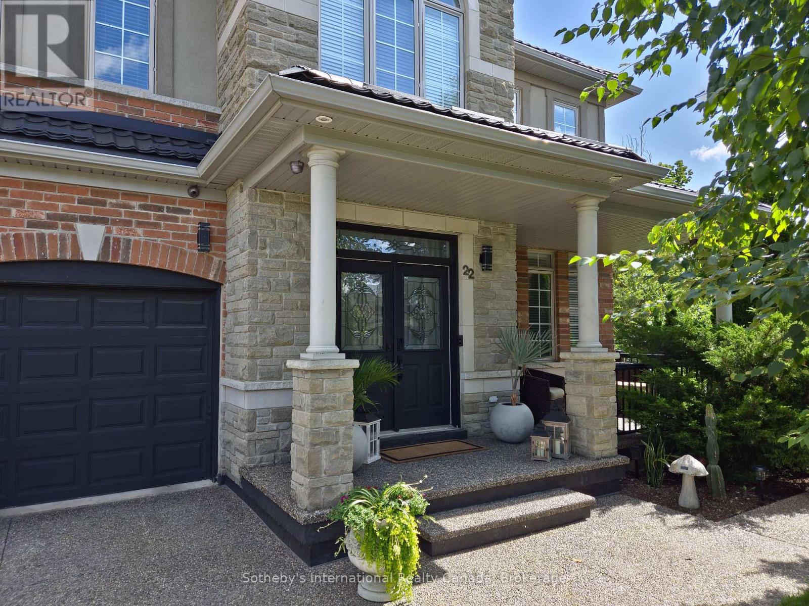 22 Prada Court, Brampton, Ontario  L6P 2K1 - Photo 2 - W12199203