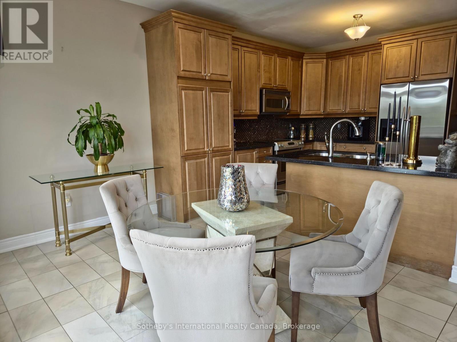 22 Prada Court, Brampton (Vales Of Castlemore North), Ontario  L6P 2K1 - Photo 8 - W12199203