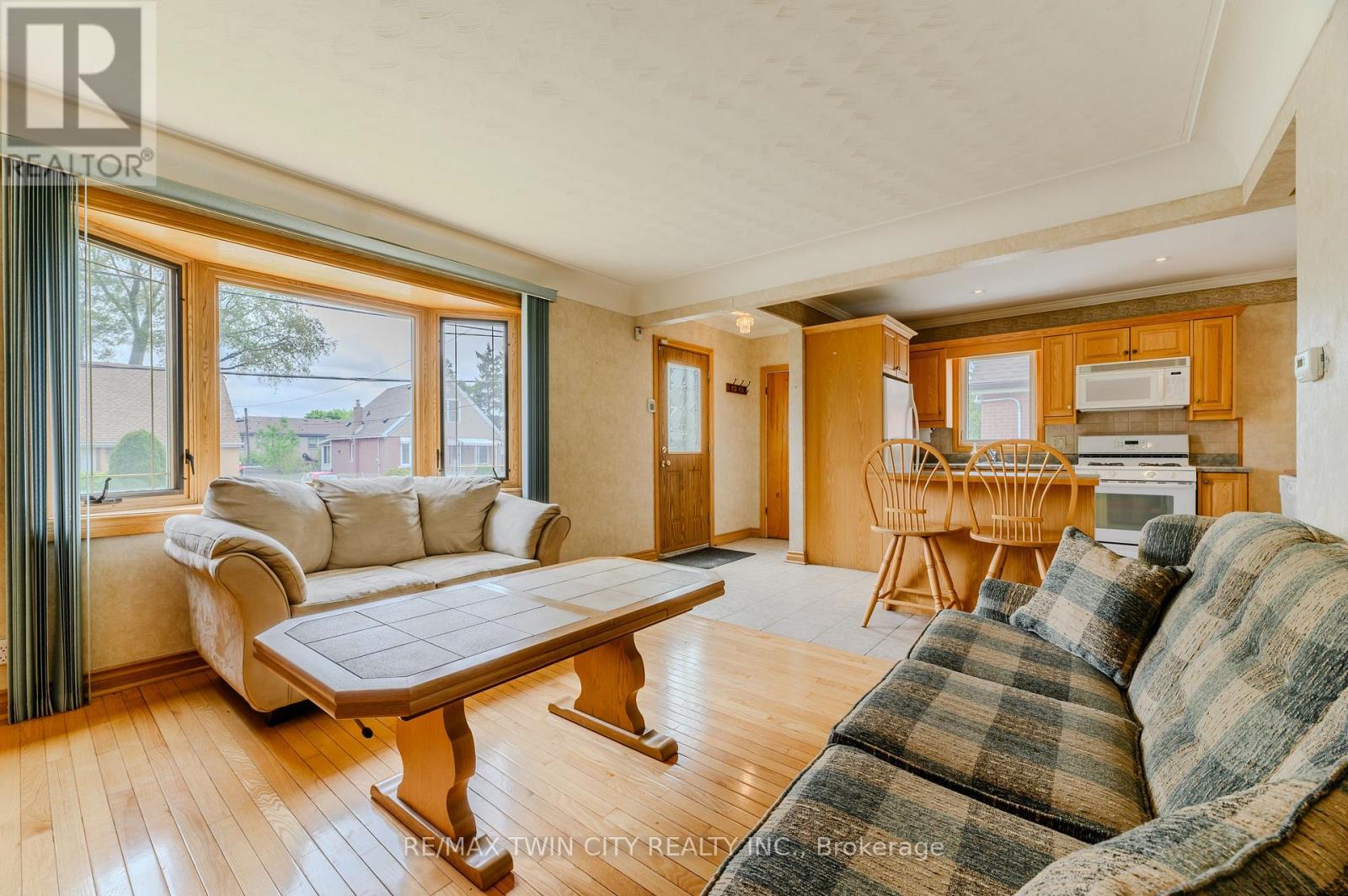 36 Shadyside Avenue, Hamilton (Burkholme), Ontario  L8V 3E3 - Photo 8 - X12198734