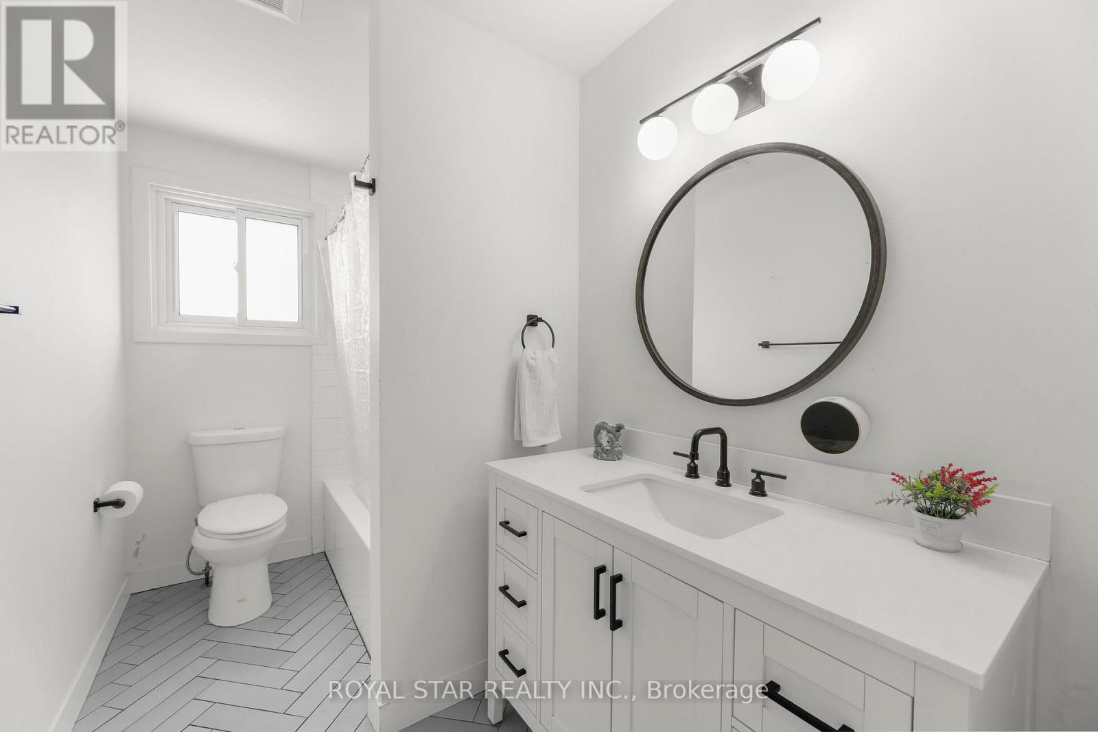 Photo 17 of 21 for 188 Kipling Avenue