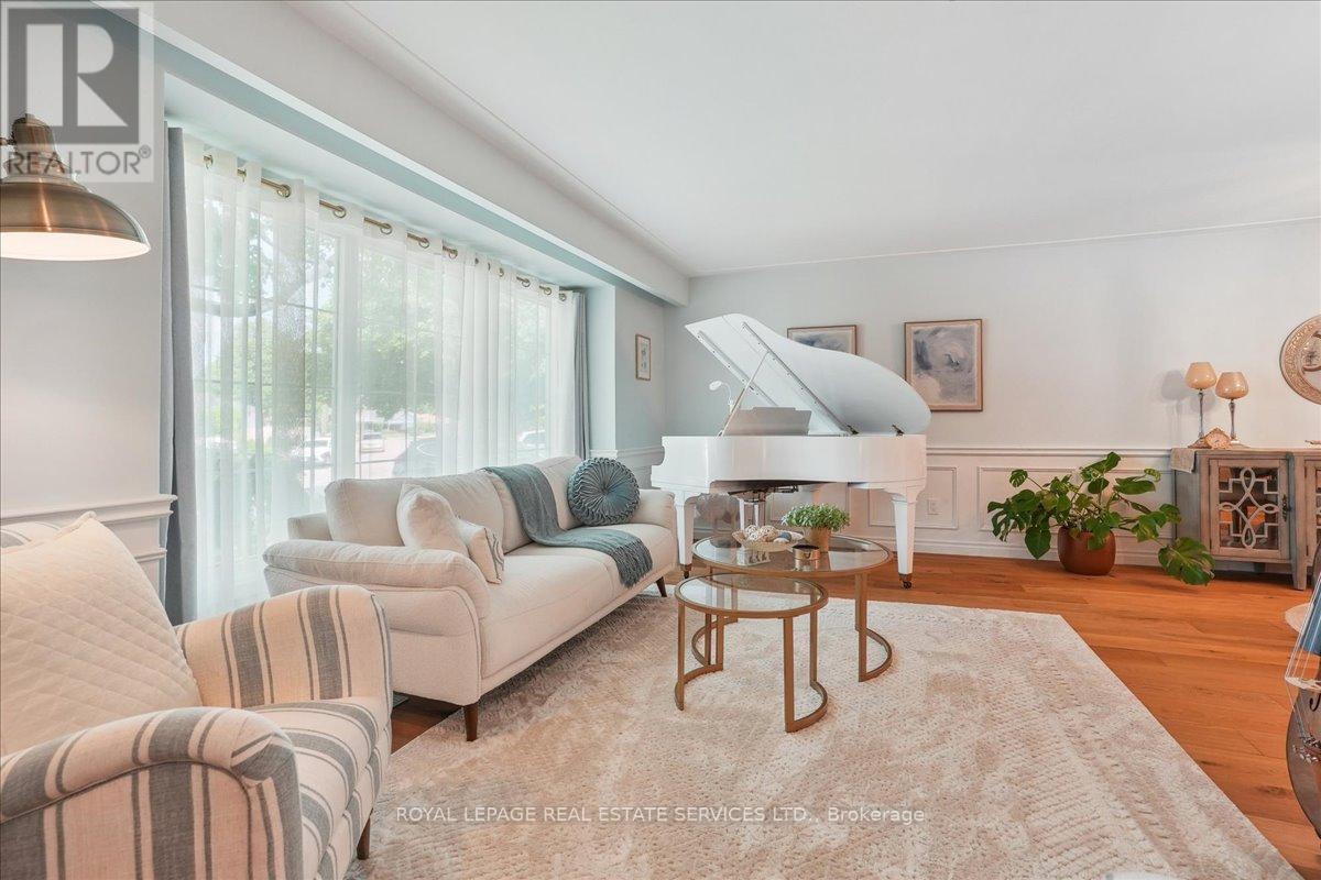 14 Dubarry Boulevard, Hamilton, Ontario  L8T 2V4 - Photo 4 - X12198855