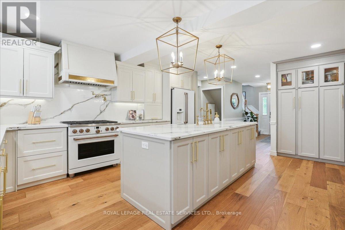 14 Dubarry Boulevard, Hamilton (Berrisfield), Ontario  L8T 2V4 - Photo 8 - X12198855