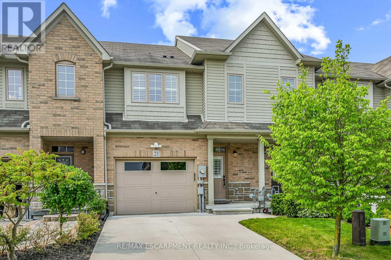 21 BANKFIELD CRESCENT, Hamilton, Ontario
