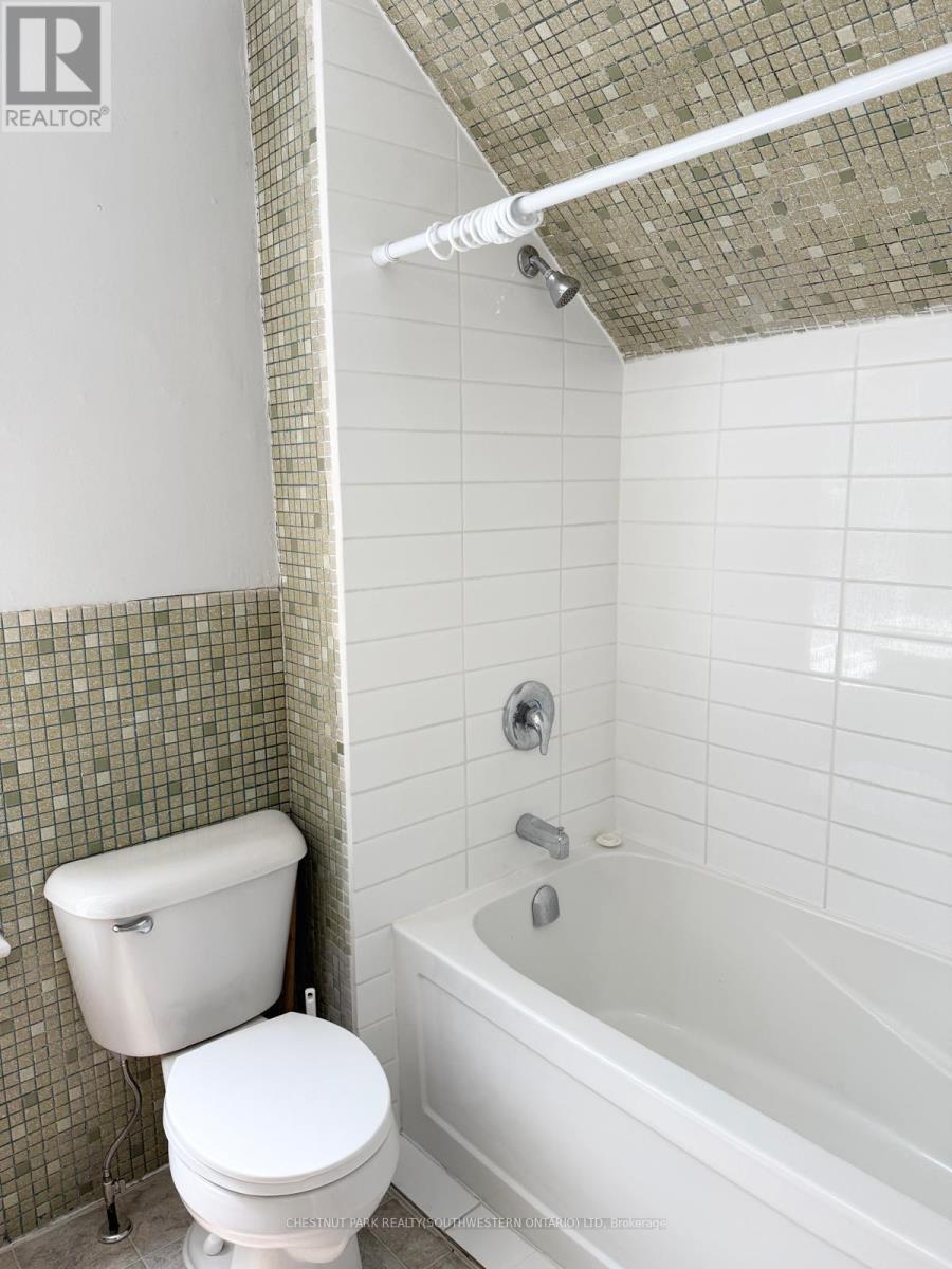 70 William Street W, Waterloo, Ontario  N2L 1J7 - Photo 12 - X12198964