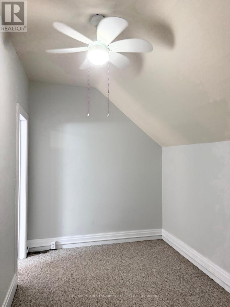 70 William Street W, Waterloo, Ontario  N2L 1J7 - Photo 14 - X12198964